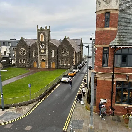Two Bedroom, Sleeps 6 Centre Of Portrush Main Street Coastal Links Apartment 11 Extérieur photo
