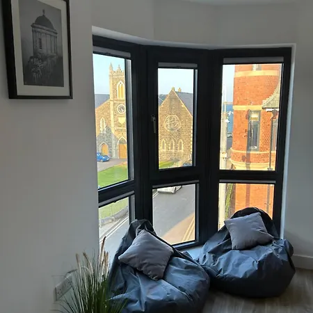Two Bedroom, Sleeps 6 Centre Of Portrush Main Street Coastal Links Apartment 11 Extérieur photo