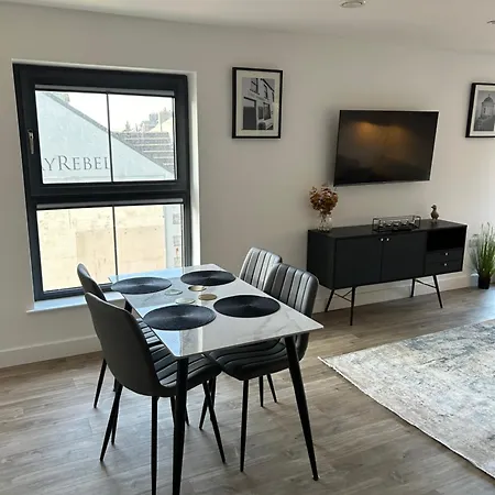Two Bedroom, Sleeps 6 Centre Of Portrush Main Street Coastal Links Apartment 11 Extérieur photo