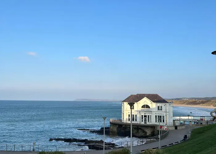 Two Bedroom, Sleeps 6 Centre Of Portrush Main Street Coastal Links Apartment 11