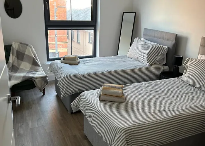 Two Bedroom, Sleeps 6 Centre Of Portrush Main Street Coastal Links Apartment 11