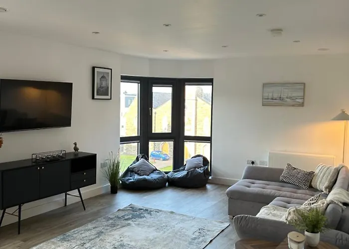 Two Bedroom, Sleeps 6 Centre Of Portrush Main Street Coastal Links Apartment 11