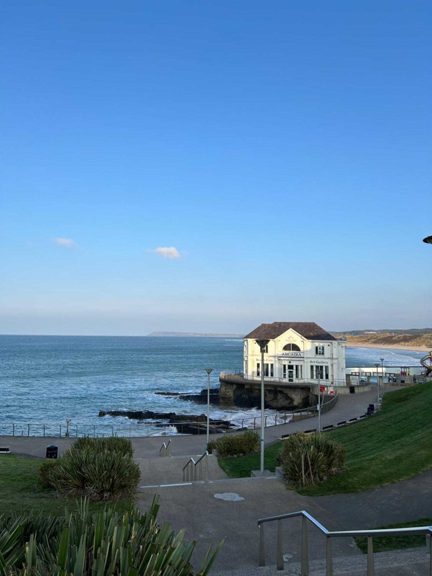 Two Bedroom, Sleeps 6 Centre Of Main Street Coastal Links 11 * Portrush
