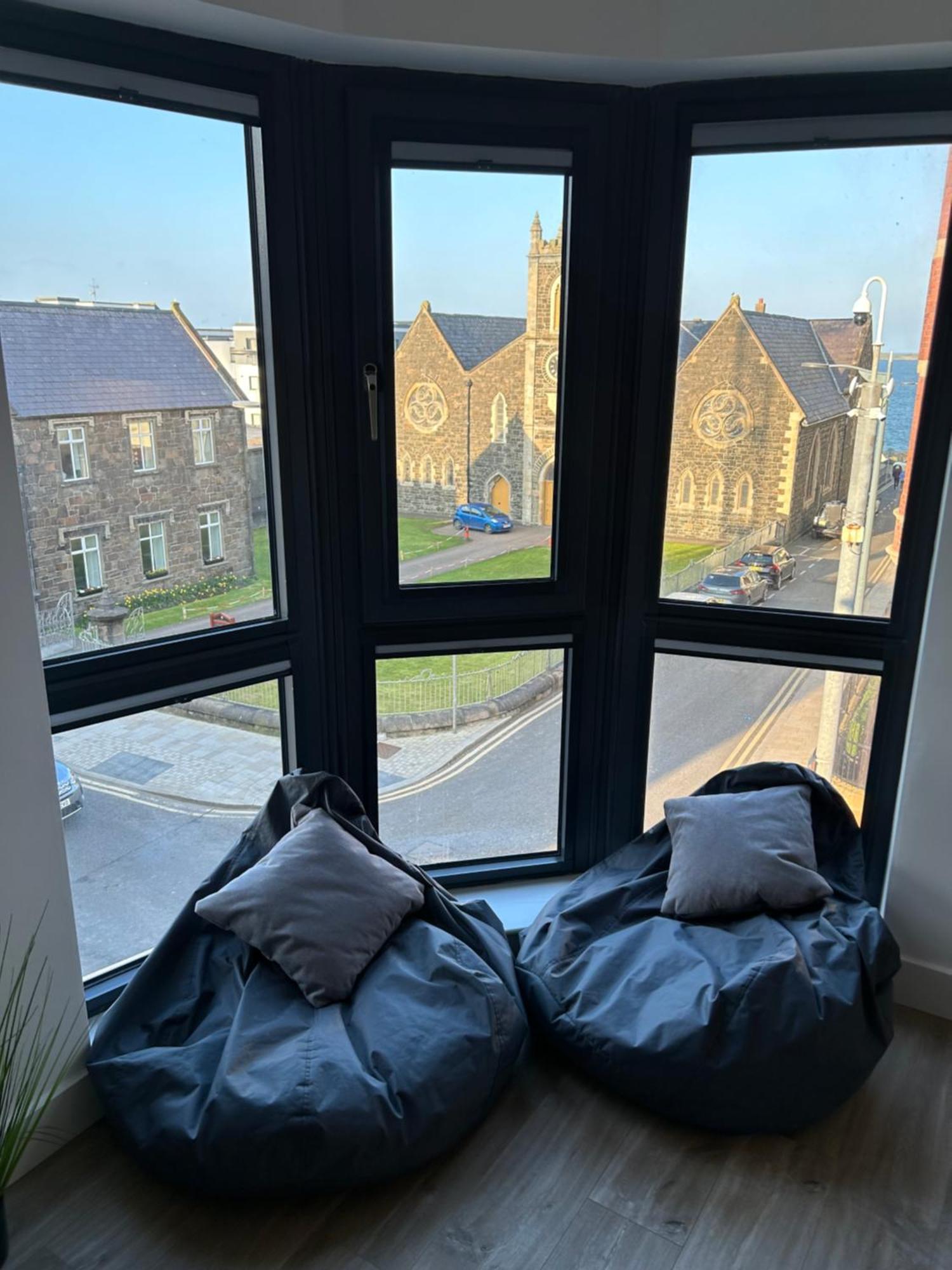 Two Bedroom, Sleeps 6 Centre Of Main Street Coastal Links 11 Apartment Portrush