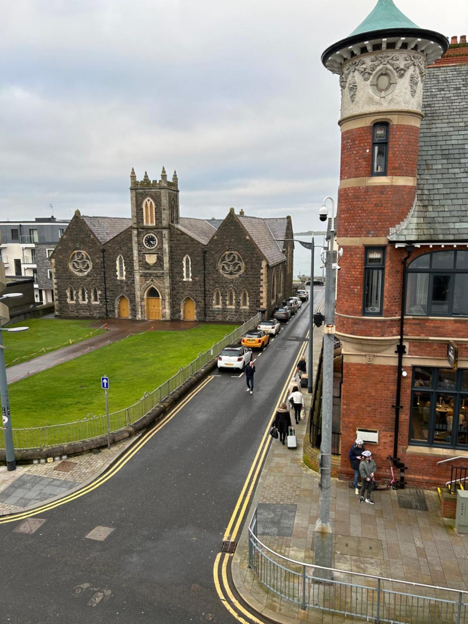 Two Bedroom, Sleeps 6 Centre Of Main Street Coastal Links 11 * Portrush