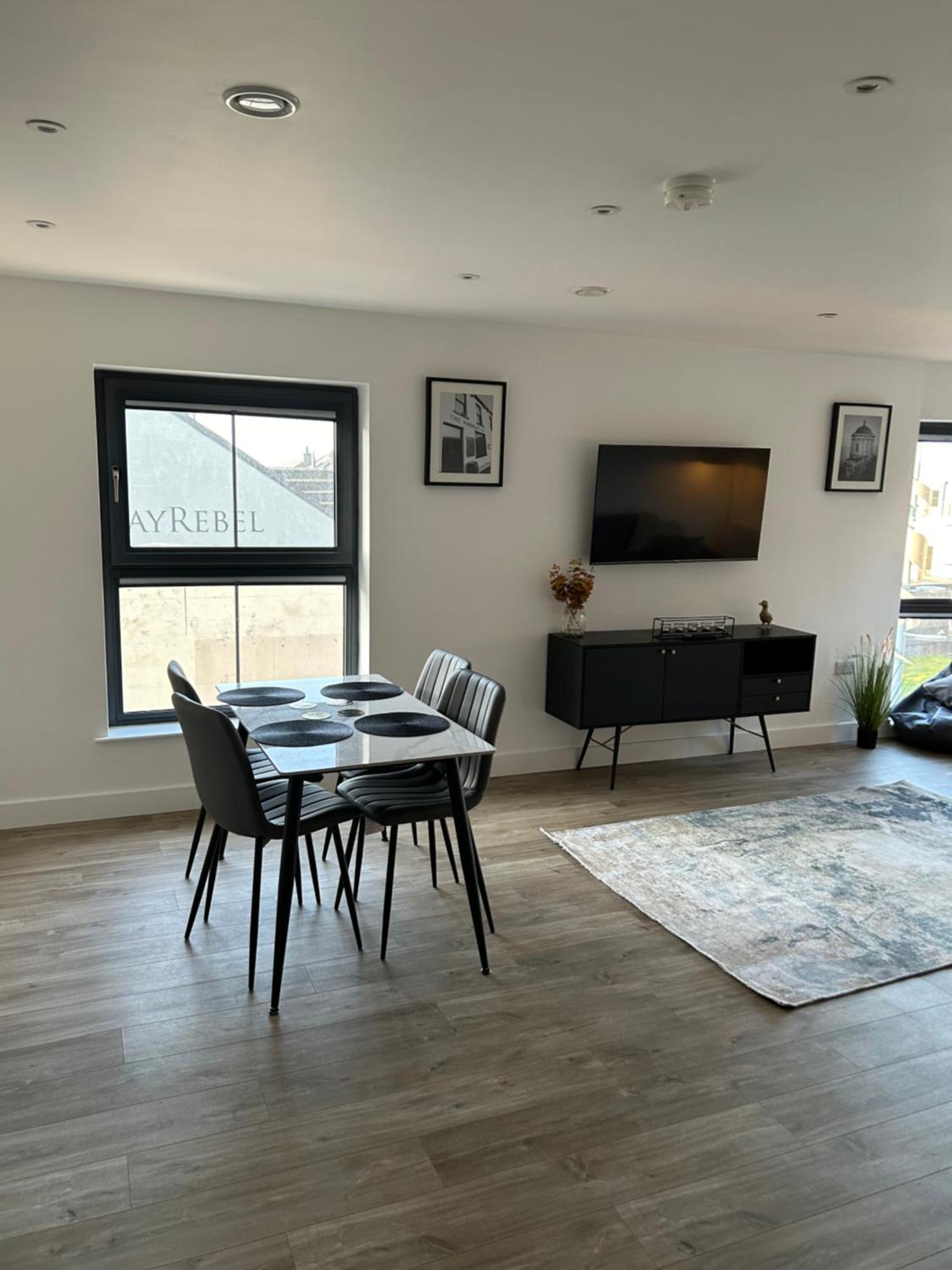 Two Bedroom, Sleeps 6 Centre Of Main Street Coastal Links 11 * Portrush